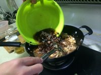 鲜美可口的小鸡炖蘑菇做法图解7)