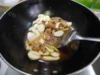 美味的芋头烧鸡块做法图解13)