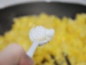 葱花蛋炒饭做法图解5)