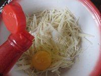 土豆丝鸡蛋饼自制做法图解6)