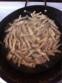 自制泡椒糟卤凤爪做法图解4)