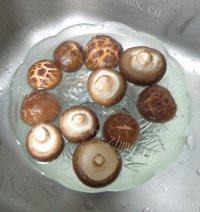 软嫩的香菇酿肉做法图解1)