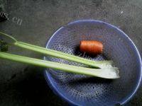 易做的西芹炒胡萝卜做法图解1)