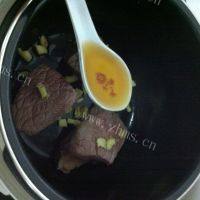 自制酱牛肉做法图解2)