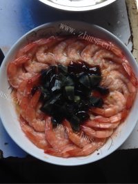 皮蛋香蒸虾做法图解10)