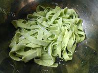 色味俱全的西红柿鸡蛋菠菜面做法图解7)