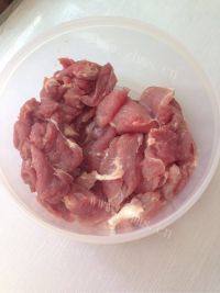 家常菜香辣酸菜肉片做法图解2)