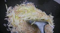 自制鸡蛋炒面做法图解9)
