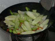 家常菜芥兰炒肉做法图解9)