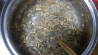 色泽鲜亮的韭菜盒子做法图解1)