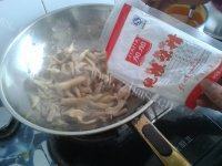 易做的蘑菇炒肉做法图解6)
