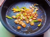 四季豆焖面做法图解5)