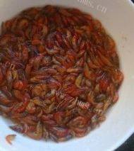 家常菜酸豆角炒虾米做法图解1)