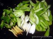 家常菜西芹炒猪腰做法图解3)
