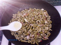 家常菜酸豆角炒肉做法图解7)