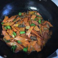 家常菜胡萝卜炒牛肉做法图解9)