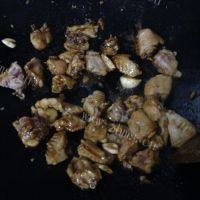 家常菜鲍鱼焖鸡做法图解6)