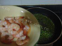 家常菜毛豆炒虾仁做法图解6)