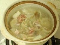 美味的蘑菇豆腐汤做法图解4)