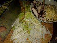 自己做的白菜肉丝炒年糕做法图解3)