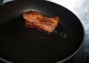 美味的雪菜扣肉做法图解3)
