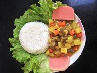 饱满的咖喱牛肉饭