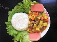 饱满的咖喱牛肉饭