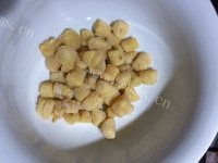 美味的干贝萝卜丝汤做法图解1)