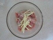 美味的夜兰花肉片汤做法图解1)