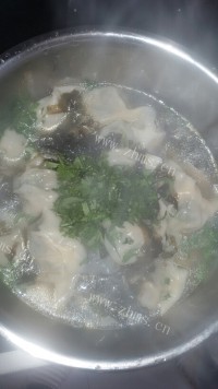 自制韭菜猪肉大馄饨做法图解10)
