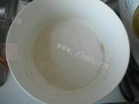 原味戚风蛋糕卷做法图解4)