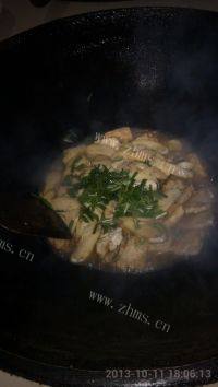 家常茭白炖豆腐做法图解6)