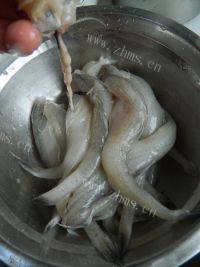 美味酥炸龙头鱼做法图解2)