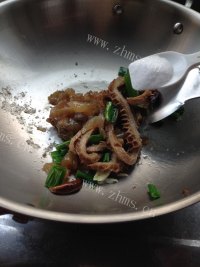 美味的爆炒卤牛杂做法图解9)