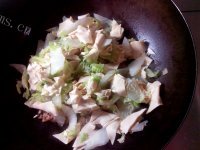 家常菜白菜炒干豆腐做法图解6)