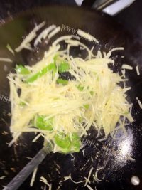 家常菜木耳土豆丝做法图解4)