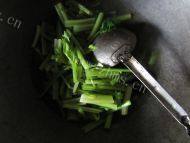 从此恋上芹菜炒肉做法图解7)
