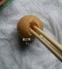 美味的酱汁面筋包肉做法图解4)