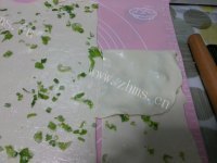 葱油饼做法图解5)