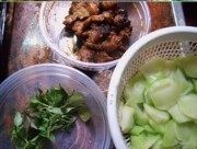 香草芥兰炒叉烧做法图解1)