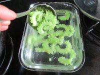 口感好的苦瓜炒蛋做法图解4)