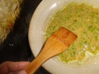 自制青椒鸡蛋饼做法图解7)