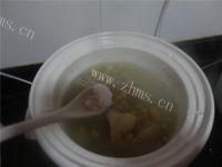 好喝的黄豆猪尾汤做法图解6)