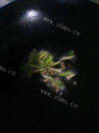 家常菜茭白炒肉做法图解3)