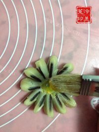 自制枣泥菊花酥做法图解32)