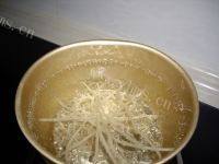 自己做的芹菜炒粉做法图解2)