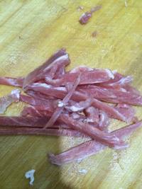 美味营养的蒜苔炒肉丝做法图解1)