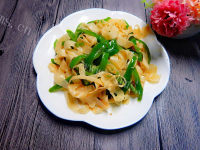 家常菜青椒炒豆皮