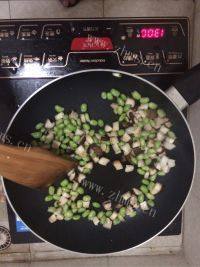 自制小炒毛豆做法图解3)