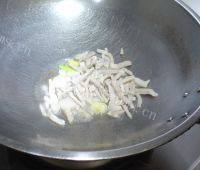 十分诱人的芹菜炒肉做法图解9)